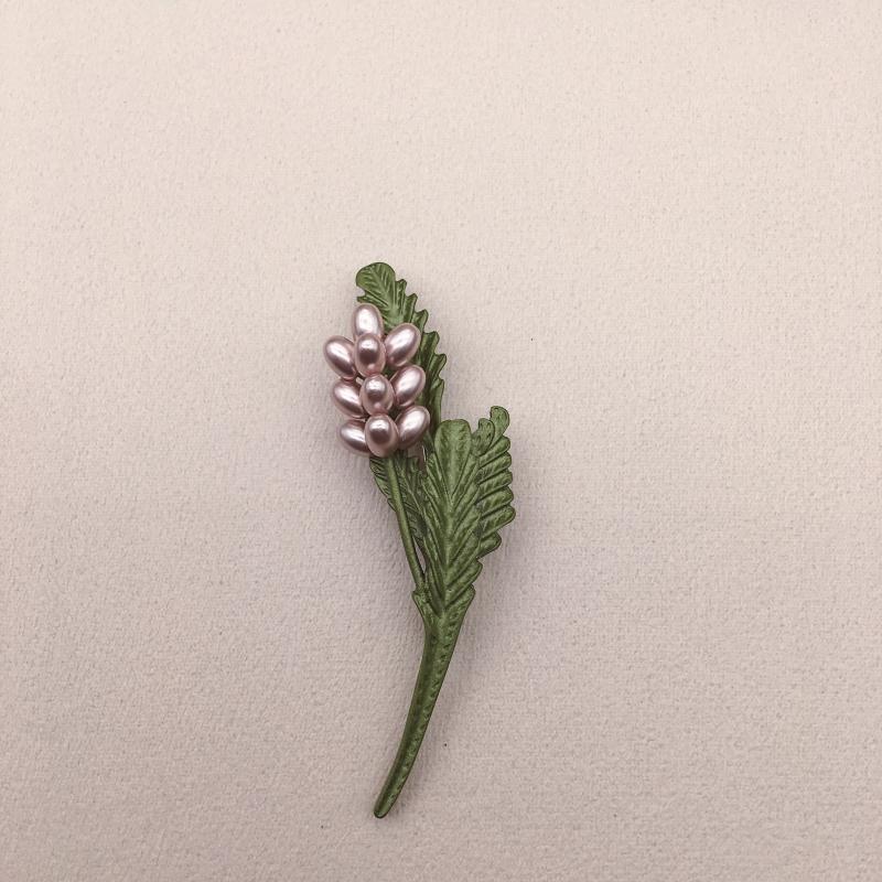 Green Leaf Accent Brooch