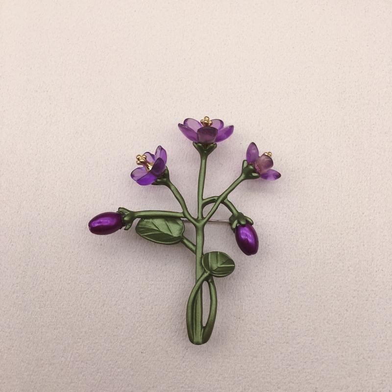 Green Leaf Accent Brooch