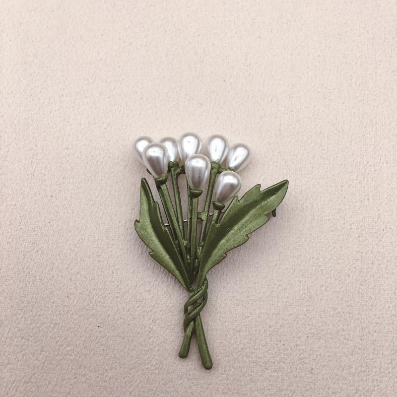 Green Leaf Accent Brooch