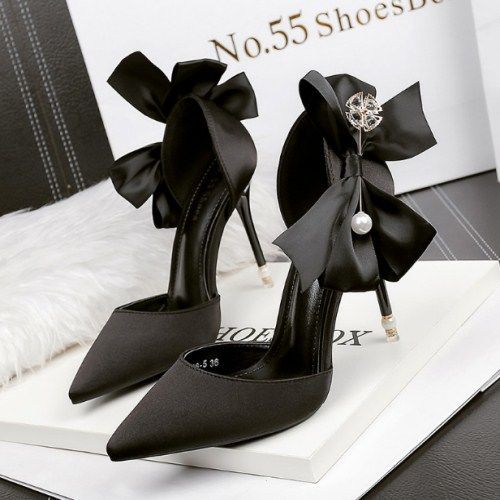 Bow-Detail Pointed-Toe Shoes