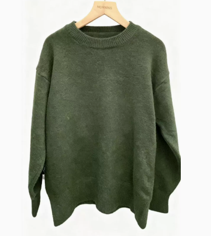 Relaxed Round-Neck Pullover